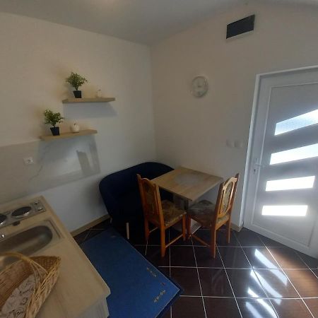Studio Apartman Sutic Kaštel Novi Exteriér fotografie