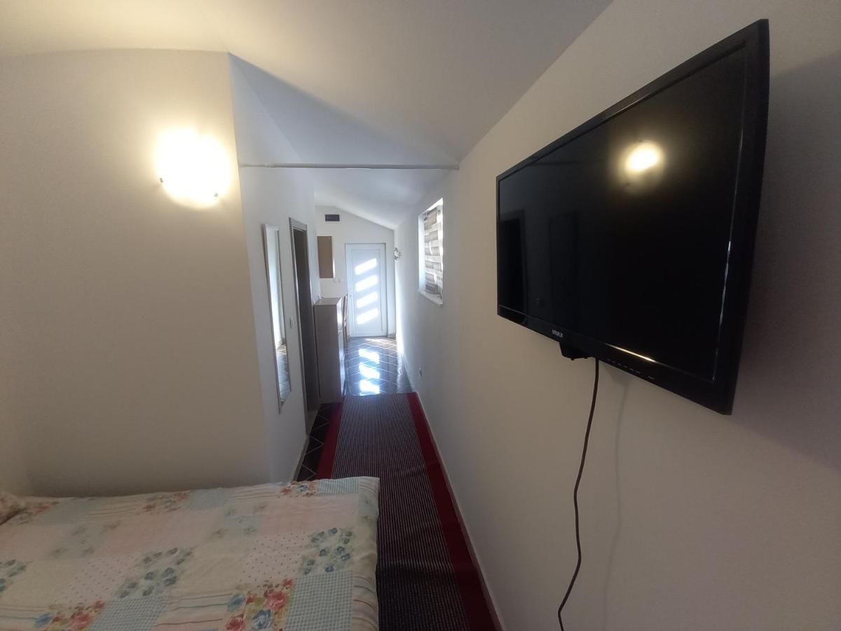 Studio Apartman Sutic Kaštel Novi Exteriér fotografie