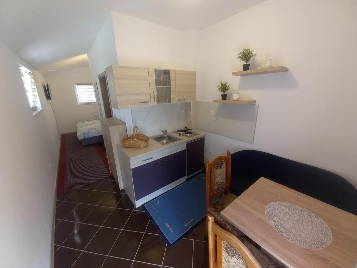 Studio Apartman Sutic Kaštel Novi Exteriér fotografie