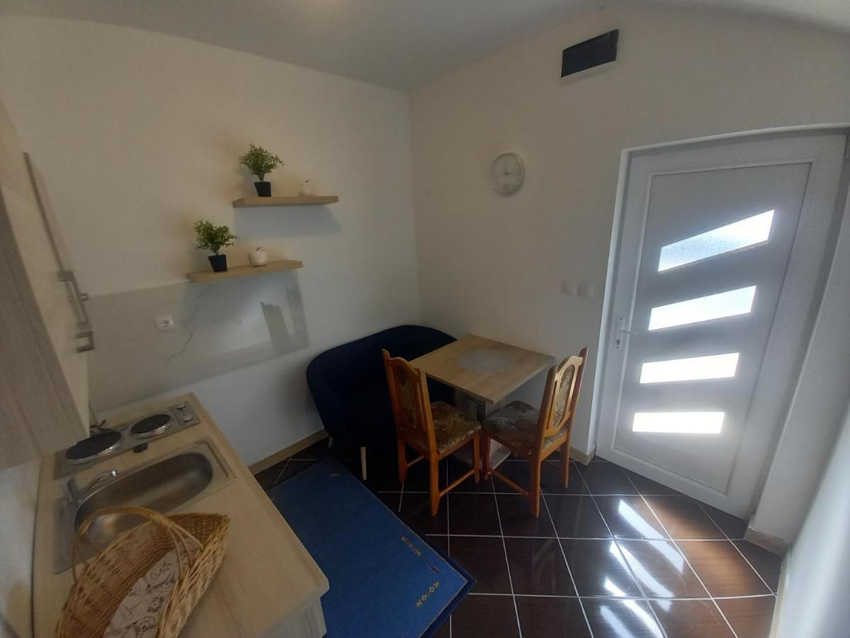 Studio Apartman Sutic Kaštel Novi Exteriér fotografie