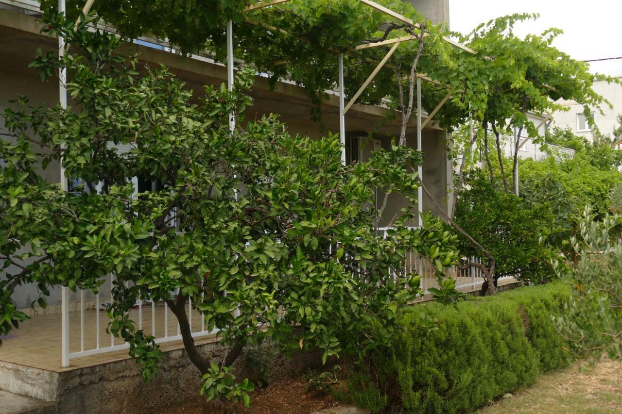 Studio Apartman Sutic Kaštel Novi Exteriér fotografie